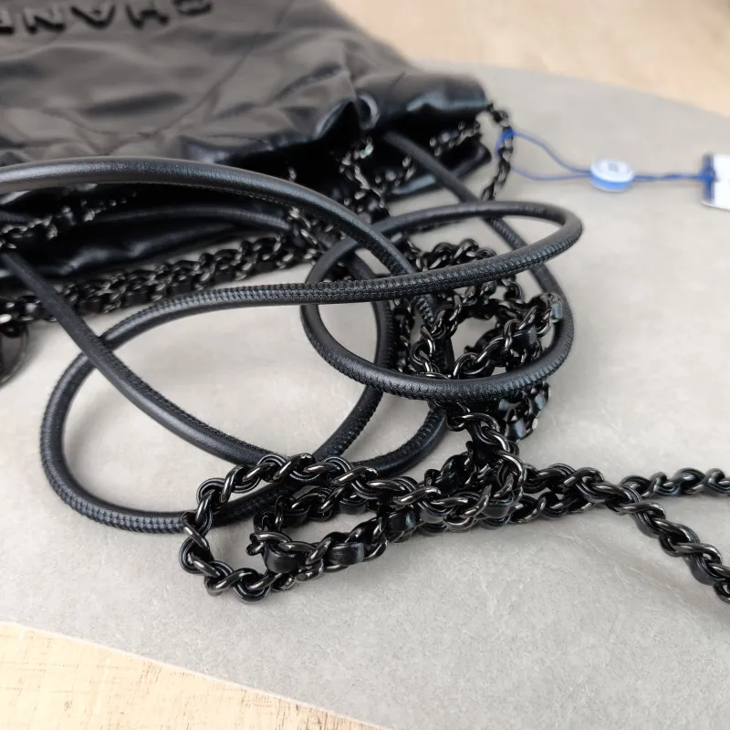 Chanel Shoulder Bag 22Bag Black CC alfskin Mini 20 × 6 × 19 cm — detail view 3 of 11