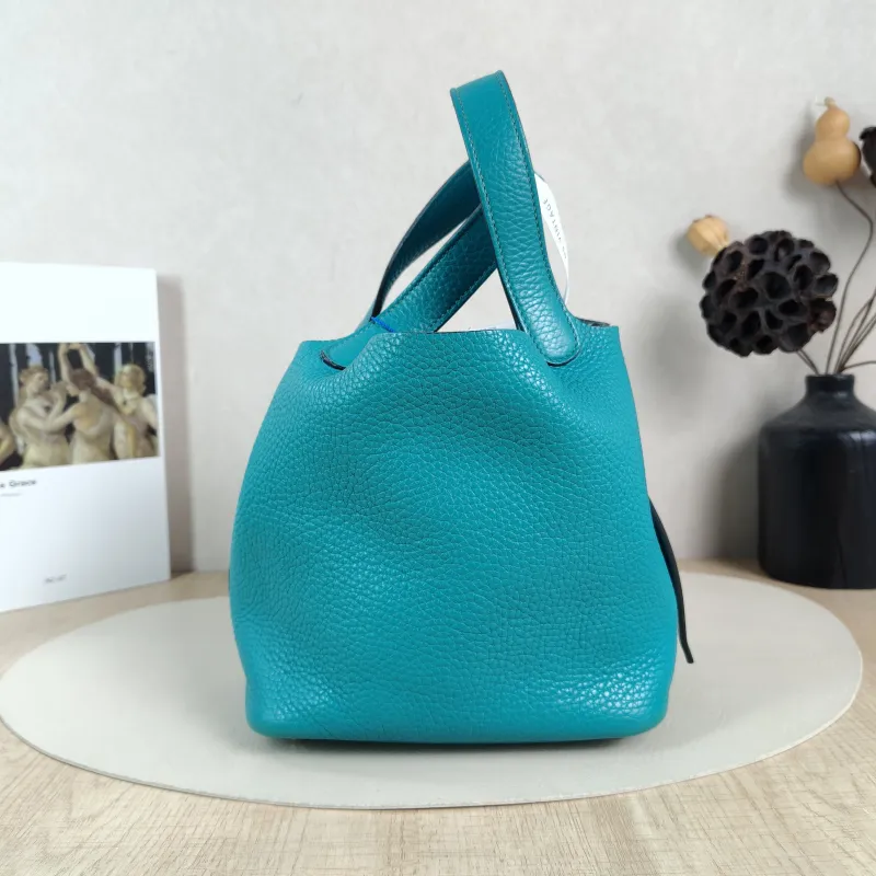 Hermès Top Handle Bag Picotin Lock 18 187F TC Calfskin Small18 × 13 × 18 cm — detail view 6 of 9