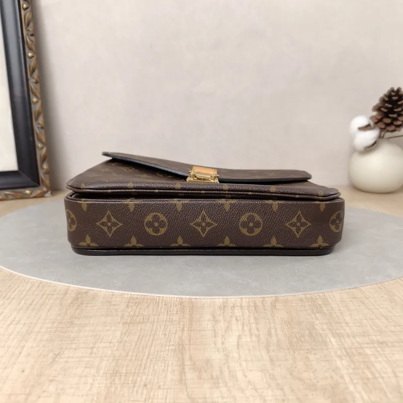 Louis Vuitton Crossbody Bag Pochette Métis Monogram PVC Medium25 × 7 × 19 cm — cover view 4 of 5