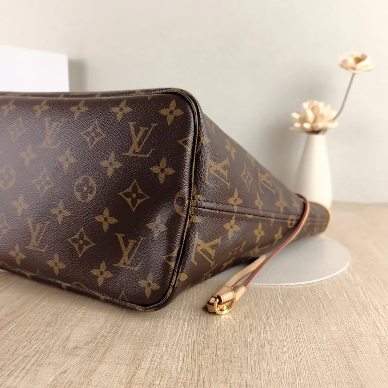 Louis Vuitton Shoulder Bag Neverfull Monogram PVC Medium 31 × 14 × 28 cm — detail view 6 of 11