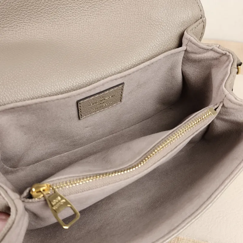 Louis Vuitton Crossbody Bag Pochette Métis East West Empreinte Embossed Calfskin Small21.5 × 6 × 13.5 cm — detail view 11 of 12