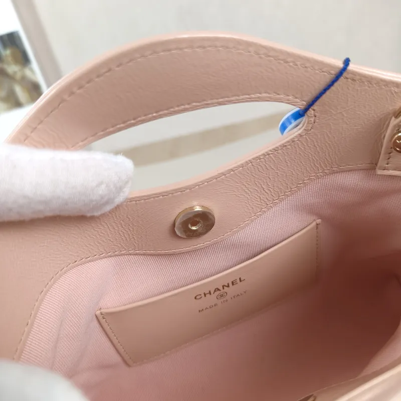 Chanel Crossbody Bag 31Bag Pink nano 20.5 × 3.5 × 17 cm — detail view 9 of 11