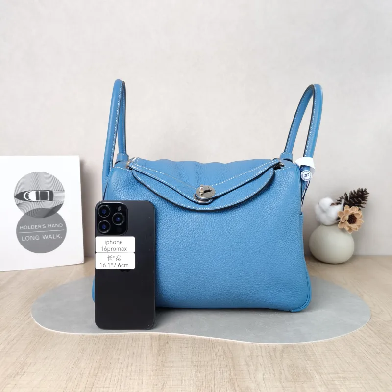 Hermès Crossbody Bag Lindy 3075 Taurillon Clemence TC Calfskin30 × 15 × 19 cm — cover view 3 of 6