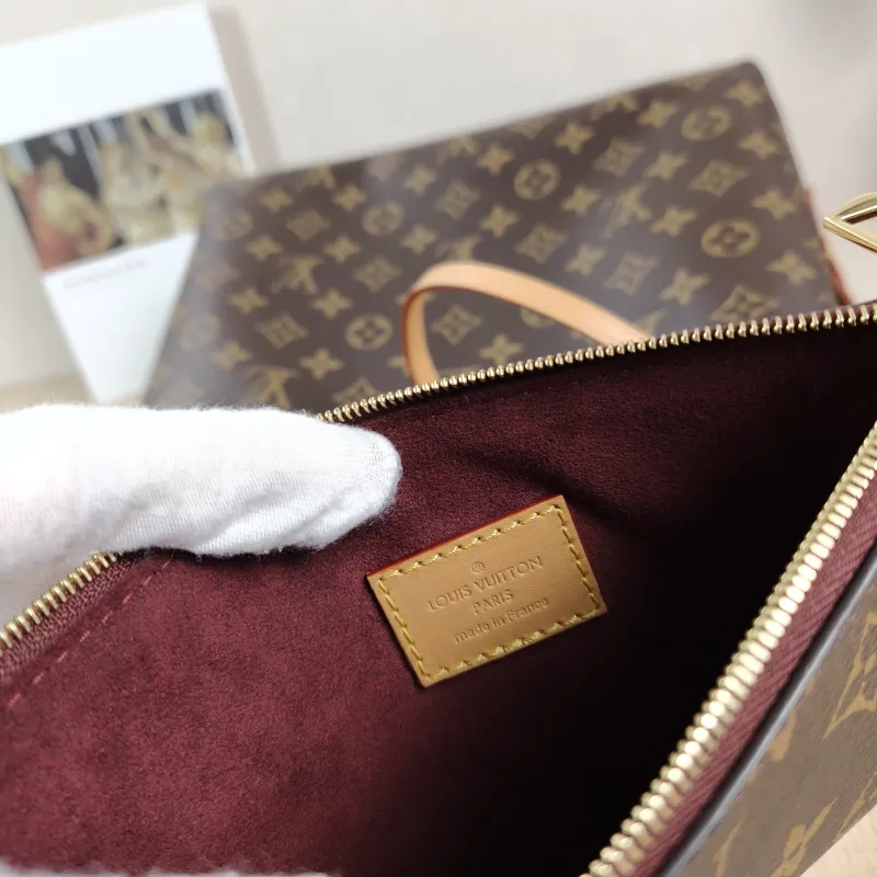 Louis Vuitton Crossbody Bag Carryall Monogram PVC Small 29 × 12 × 24 cm — detail view 3 of 13