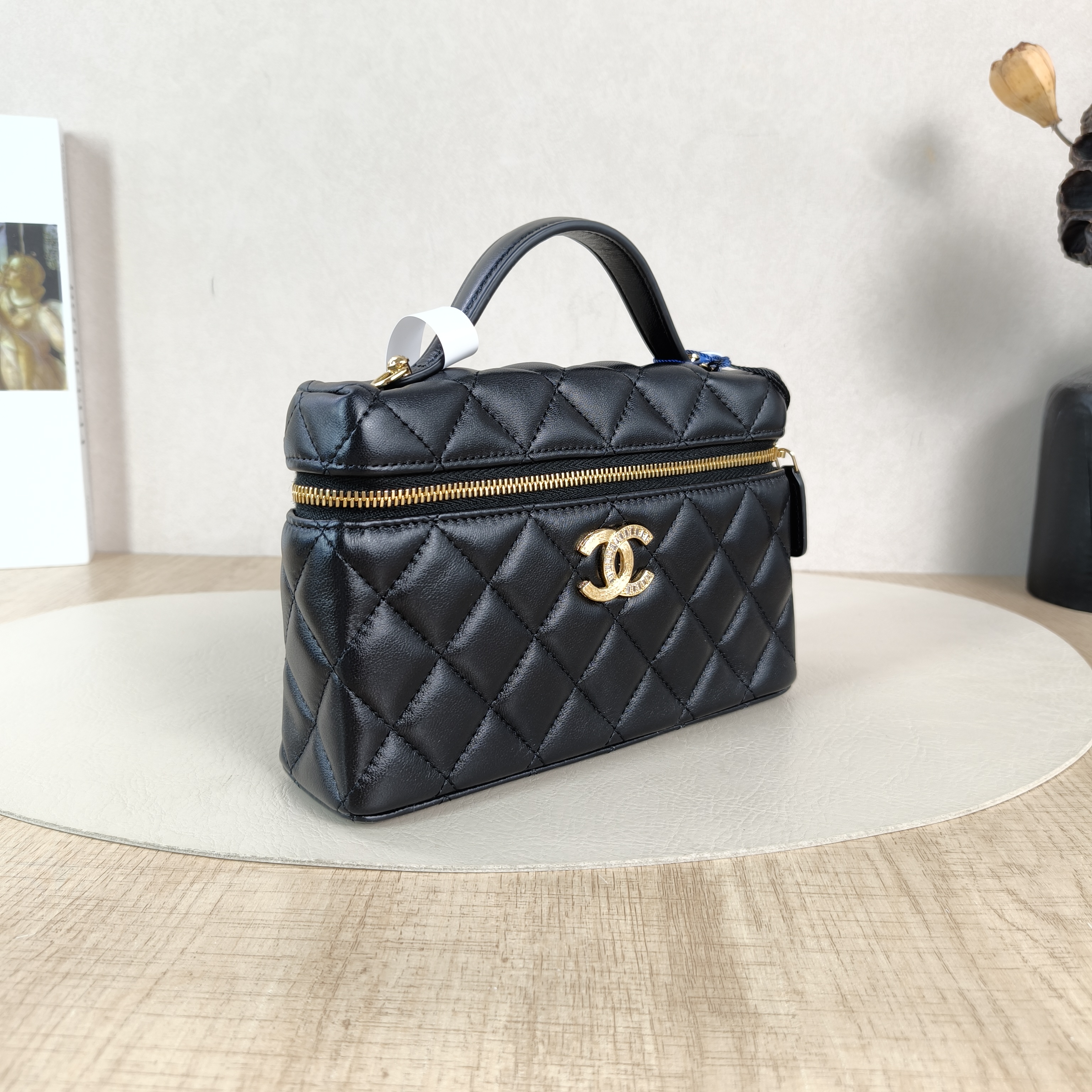 Chanel Crossbody Bag lp Box Bag Black Lambskin One Size19.5 × 5 × 17 cm — cover view 6 of 6