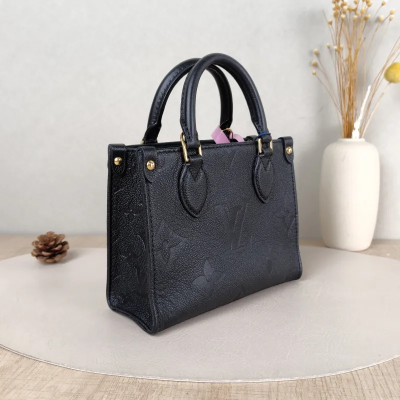 Louis Vuitton Crossbody Bag Onthego BB Black Empreinte Embossed Calfskin BB 18 × 8.5 × 15 cm — cover view 2 of 5