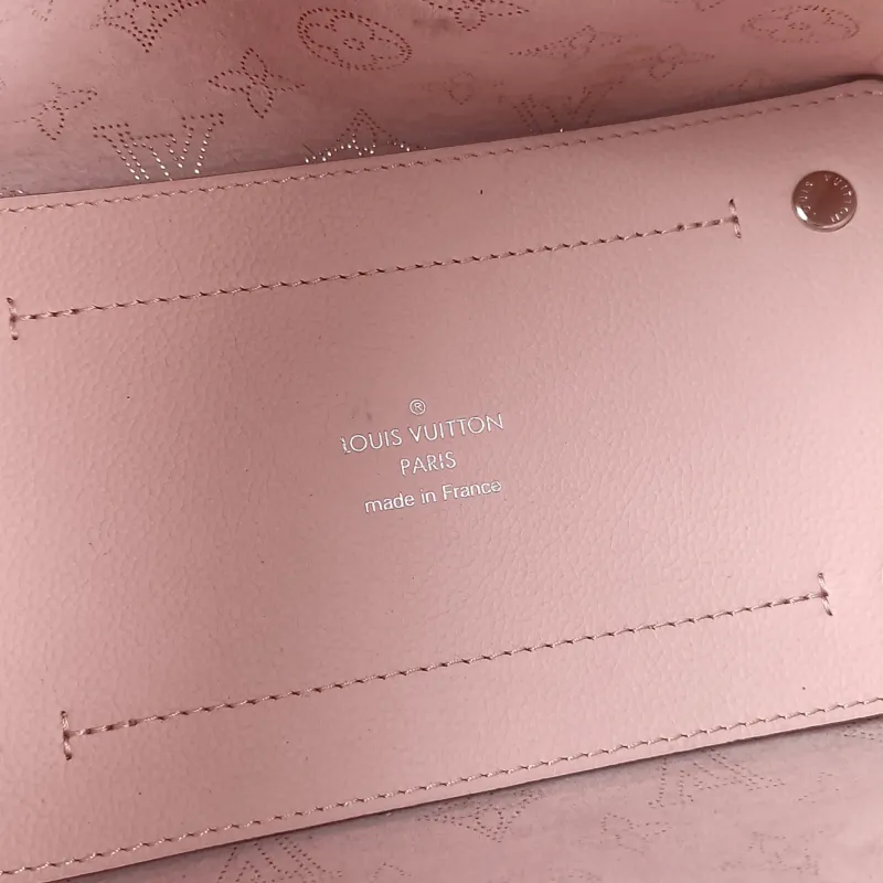 Louis Vuitton Shoulder Bag Hina Pink Calfskin Small 23 × 13 × 21 cm — detail view 11 of 13