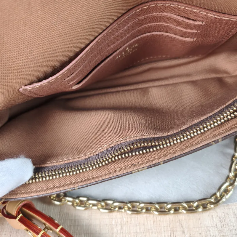 Louis Vuitton Crossbody Bag IVY Monogram PVC Small23.5 × 4.3 × 12 cm — detail view 9 of 13