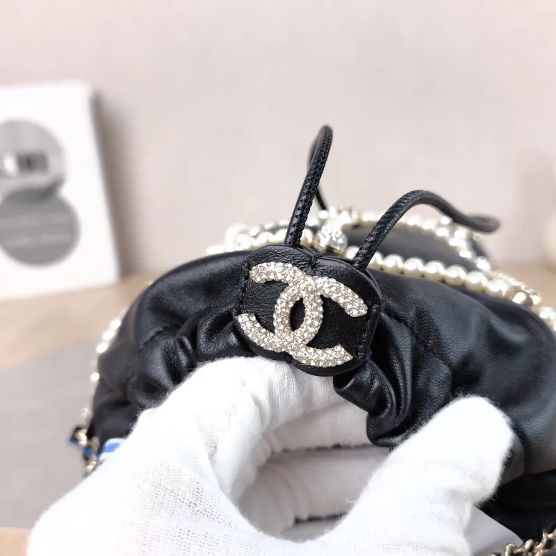 Chanel Shoulder Bag Pearl Bucket Bag Black Lambskin One Size 12 × 12 × 17.5 cm 30 — detail view 8 of 12
