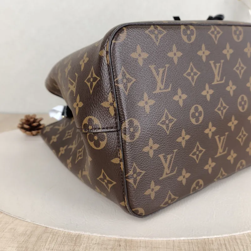 Louis Vuitton Shoulder Bag NÉONOÉ Bucket Bag Black PVC Medium26 × 17.5 × 26 cm — detail view 2 of 10