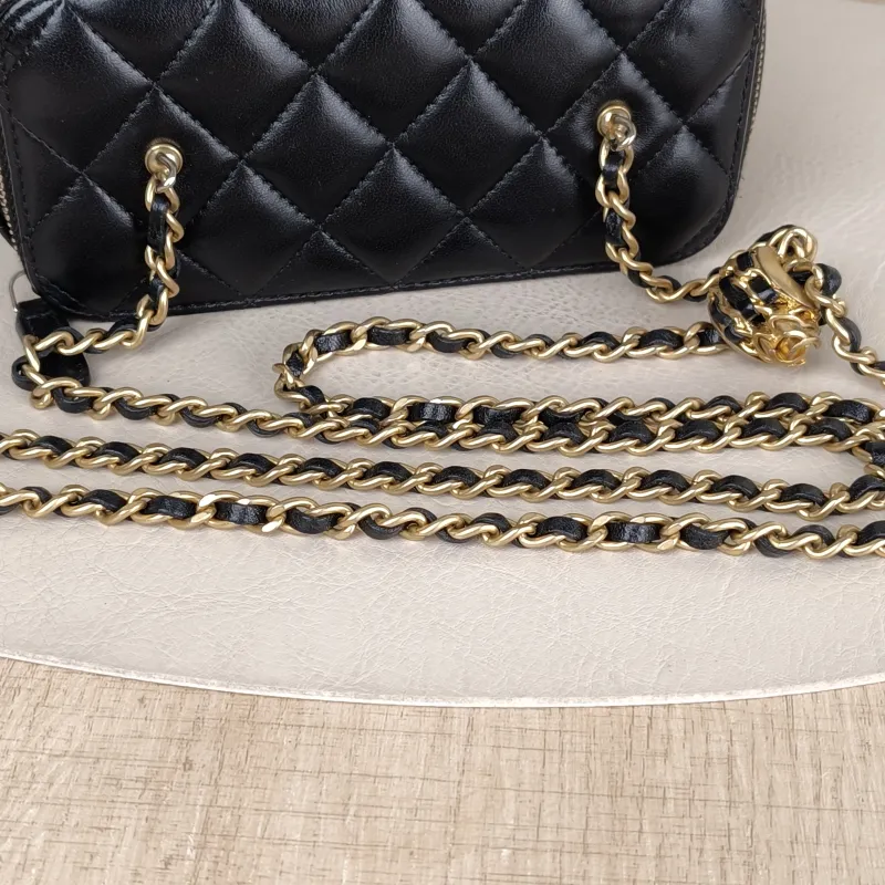 Chanel Crossbody Bag Edition Black Lambskin One Size 16 × 8 × 9.5 cm 32 — detail view 5 of 14
