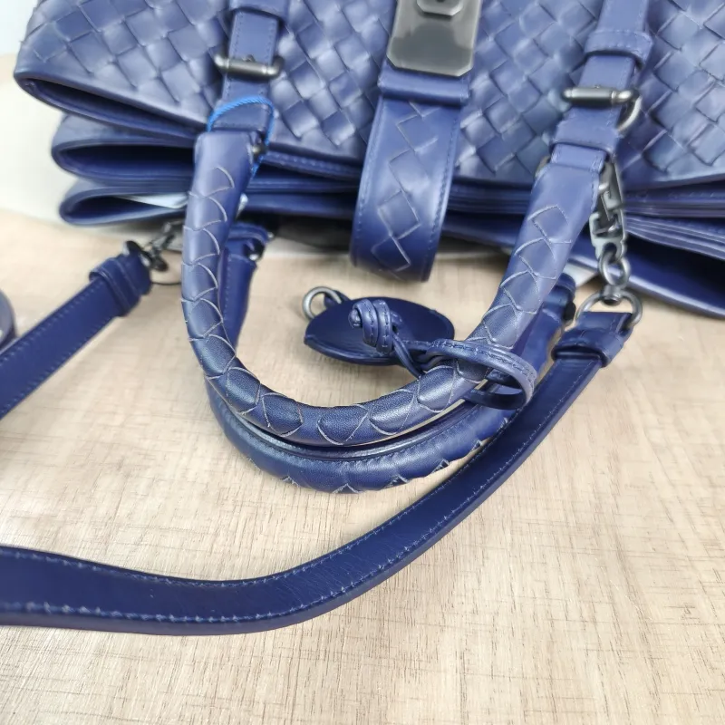 Bottega Veneta Top Handle Bag Roma Calfskin One Size31 × 15 × 20 cm — detail view 6 of 12