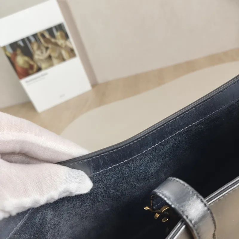 SAINT LAURENT Shoulder Bag LE 5 À 7 Black Calfskin Small23 × 6.5 × 16 cm — detail view 3 of 12