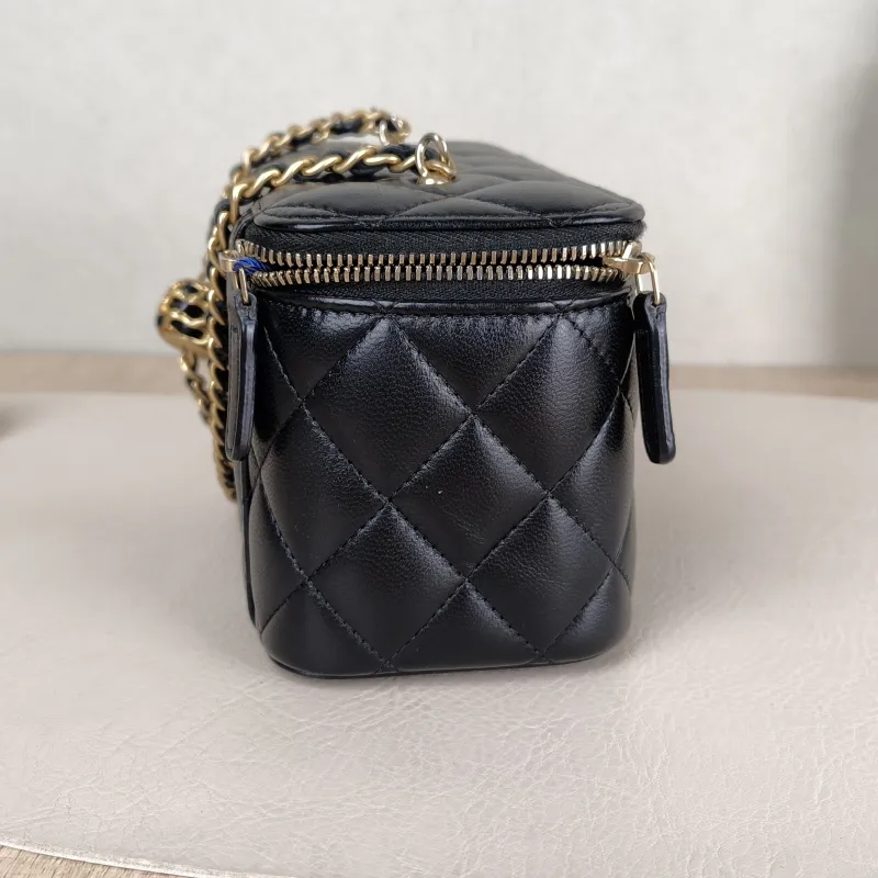 Chanel Crossbody Bag Edition Black Lambskin One Size 16 × 8 × 9.5 cm 32 — detail view 14 of 14