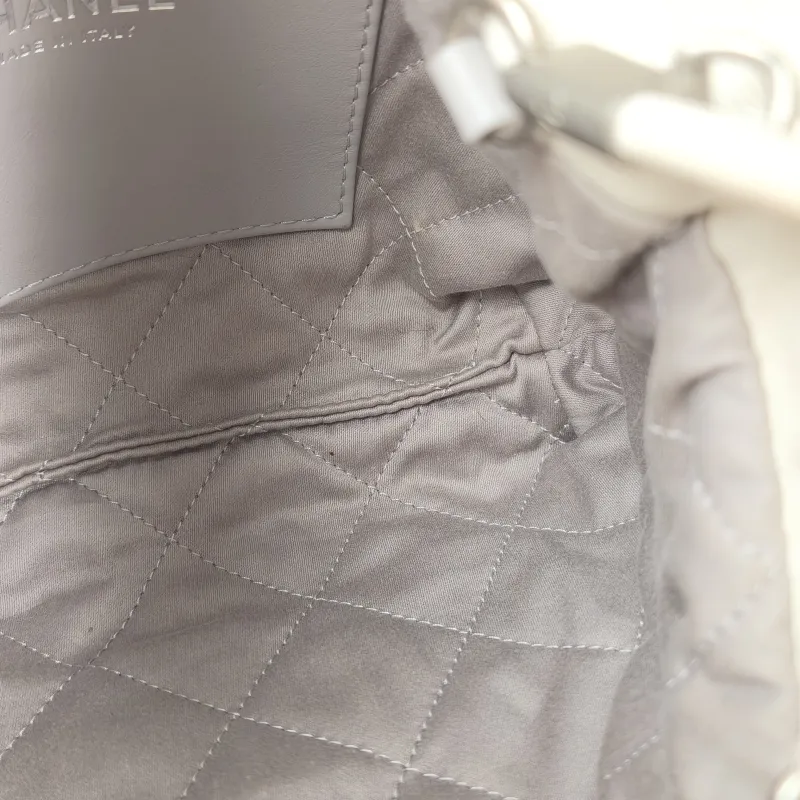 Chanel Shoulder Bag22Bag White CC alfskinmini20 × 6 × 19 cm — detail view 6 of 13