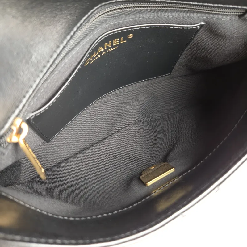 Chanel Crossbody Bag Crossbody Bag Black with Gold-Tone Hardware Lambskin One Size 24 × 6 × 15 cm — detail view 1 of 11