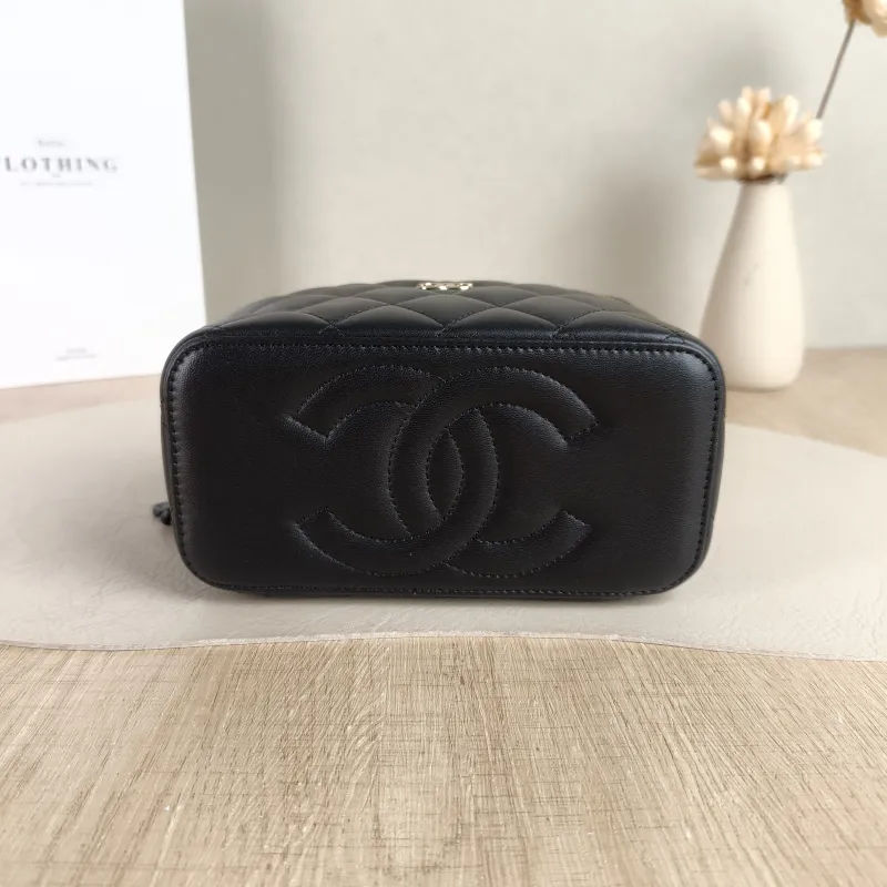 Chanel Crossbody Bag Edition Black with Gold-Tone Hardware Lambskin Mini 16 × 8 × 9.5 cm — cover view 5 of 6