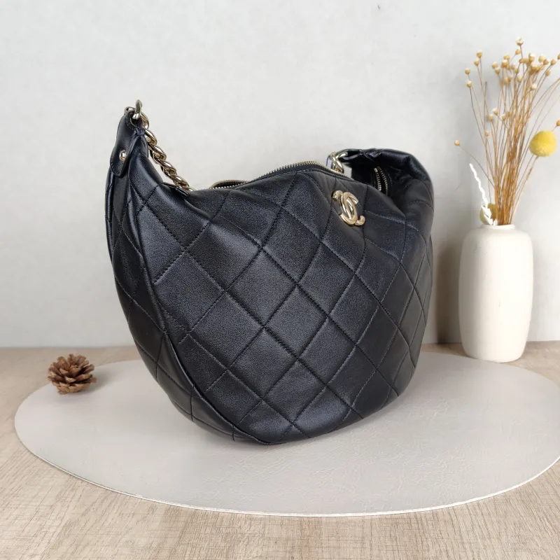 Chanel Shoulder Bag hobo Black Lambskin One Size34 × 7 × 23 cm — cover view 4 of 5