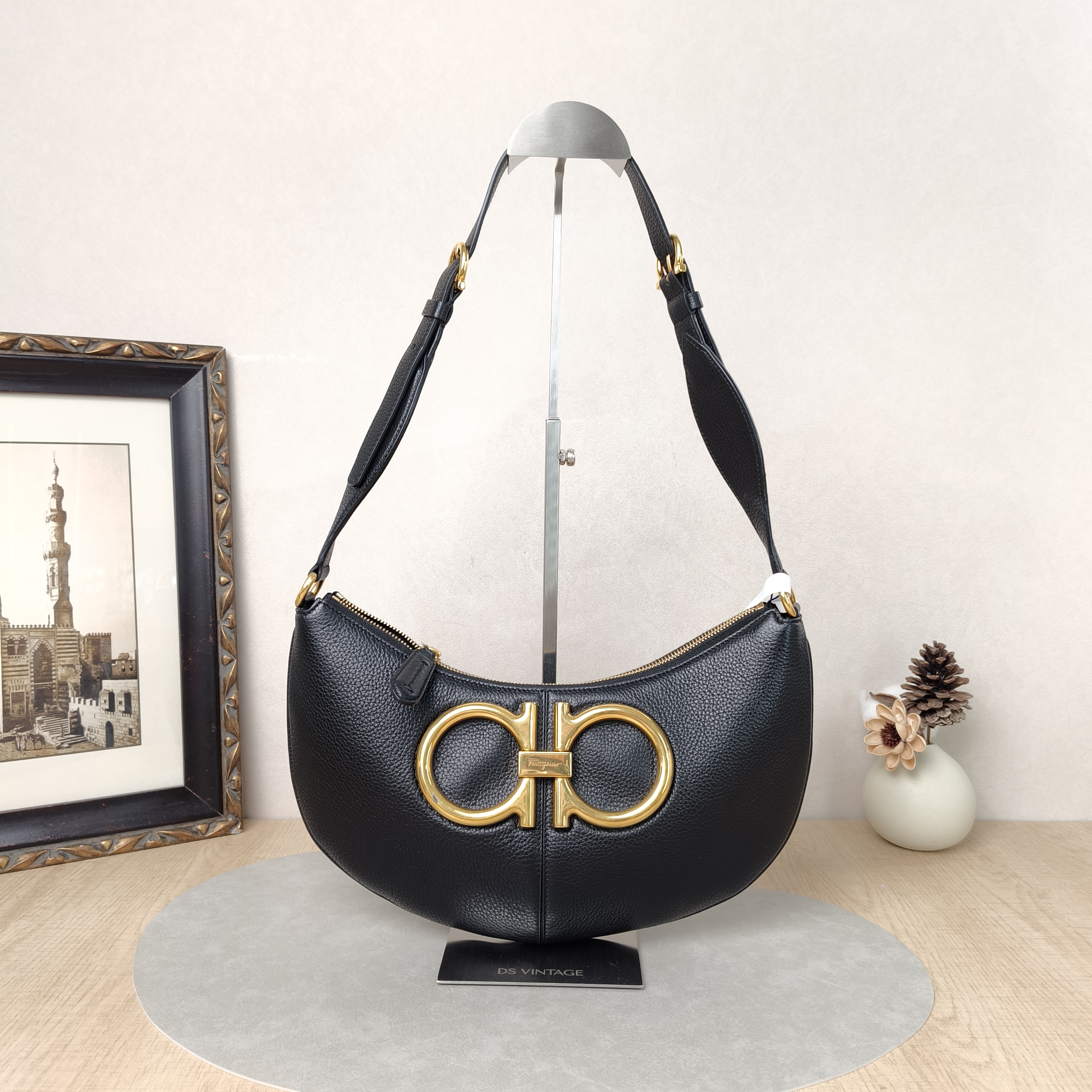 FERRAGAMO Shoulder Bag Shoulder Bag Black Calfskin One Size34*21