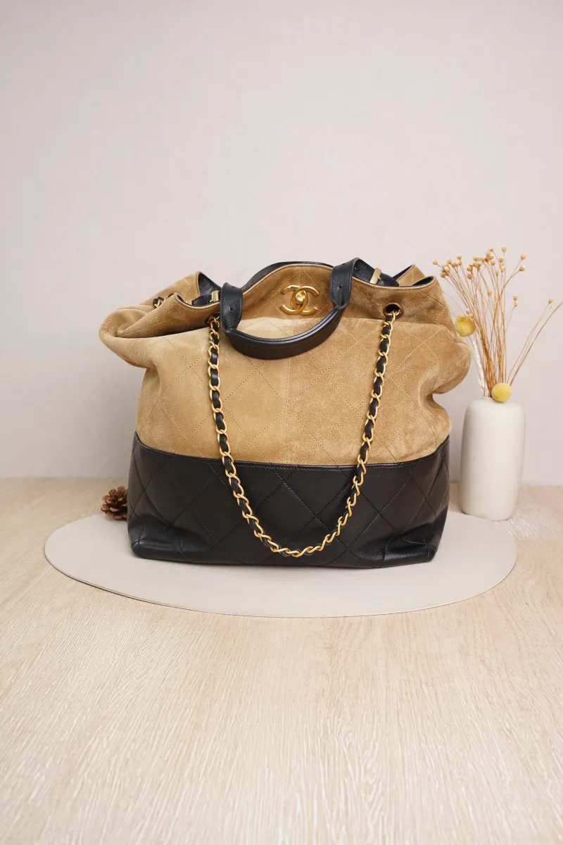 Chanel 25a Suede hobo Brown Black Microchip Edition · 29 × 11 × 33 cm — cover view 2 of 7