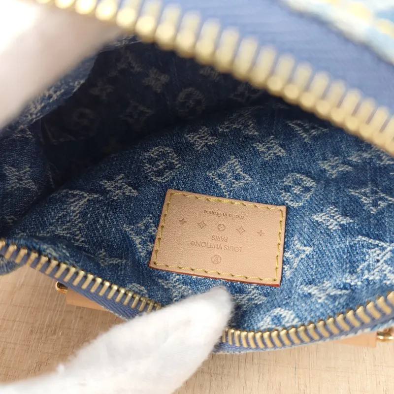 Louis Vuitton Crossbody Bag Speedy Nano Blue Edition nano 16 × 7.5 × 10 cm — detail view 4 of 11