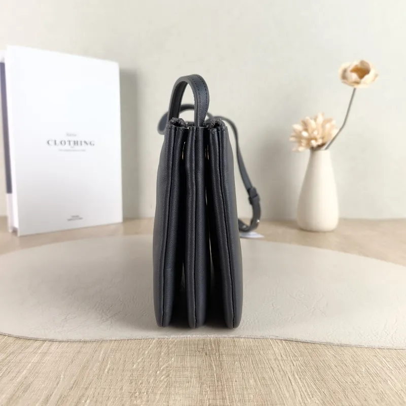 CELINE Crossbody Bag Trio Messenger Bag Grey Lambskin Small 21.5 × 5 × 15 cm — detail view 2 of 11