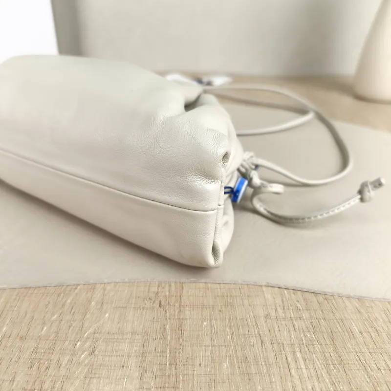 Bottega Veneta Clutch The Pouch Clutch White Calfskin Mini 22 × 5 × 13 cm — detail view 6 of 9