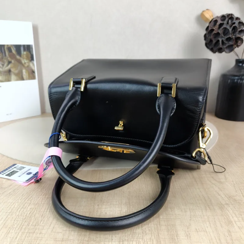 DIOR Crossbody Bag Boston Black Calfskin Medium 26 × 15 × 18 cm — detail view 4 of 10
