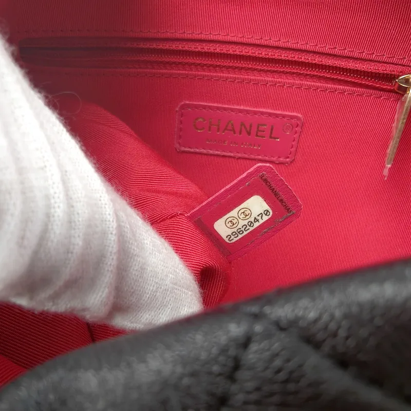 Chanel Shoulder Bag hobo Black Lambskin One Size 32 × 10 × 26 cm 29 — detail view 9 of 15