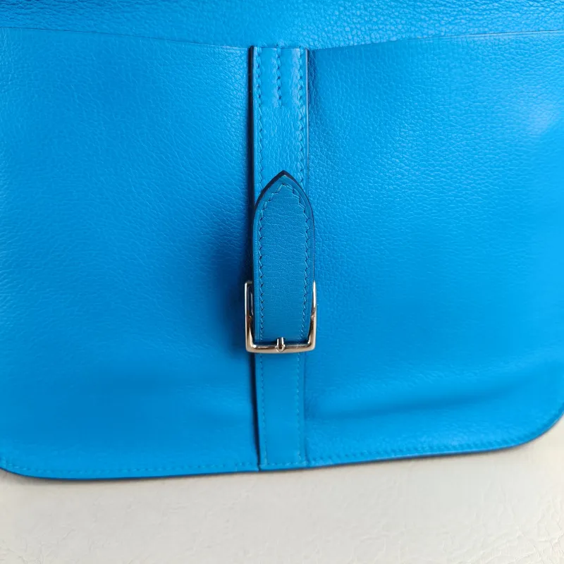 Hermès Shoulder Bag Halzan 25 Evercolor Calfskin Small 25 × 8 × 17 cm B — detail view 9 of 12