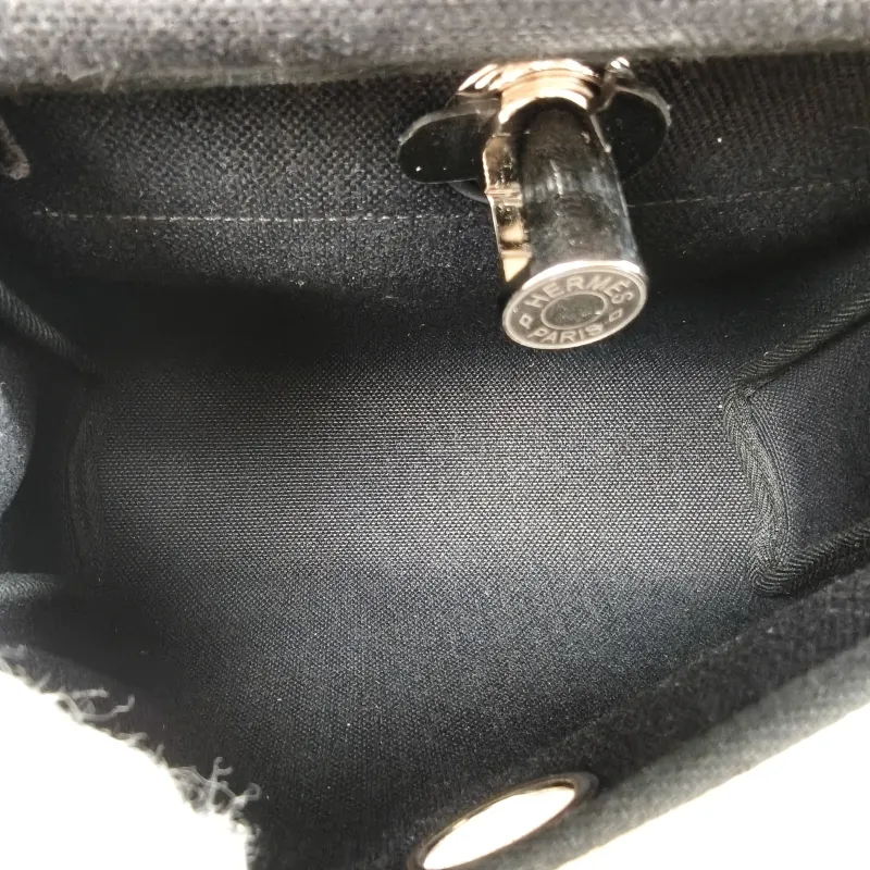 Hermès Crossbody Bag Herbag Zip 20Black Calfskin，Canvasmini20.5 × 7 × 16.5 cm — detail view 10 of 15