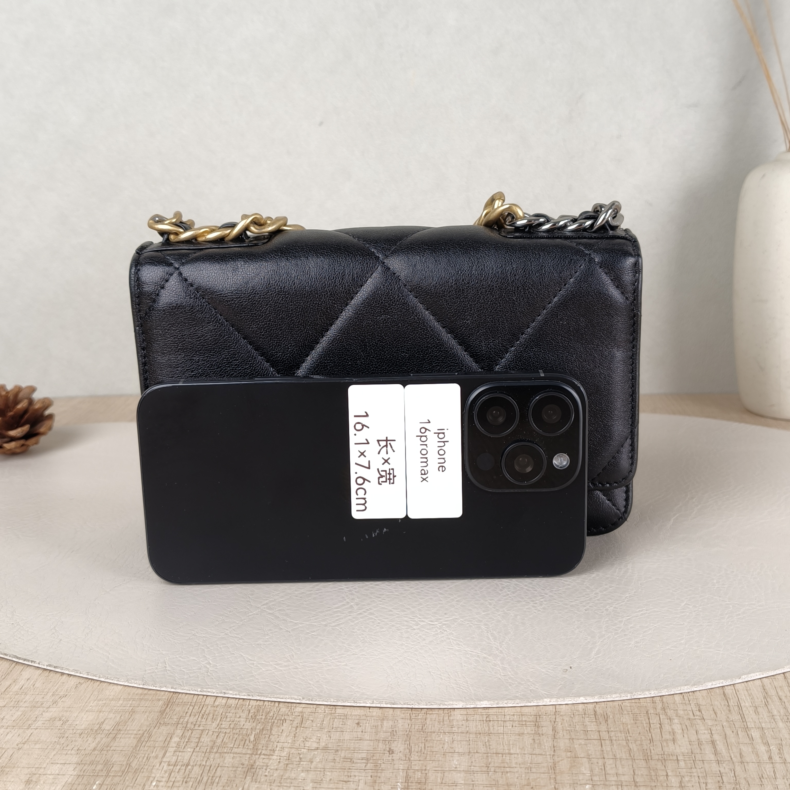 Chanel Crossbody Bag SL ambskinmini19.2 × 3.5 × 12.3 cm — cover view 3 of 5