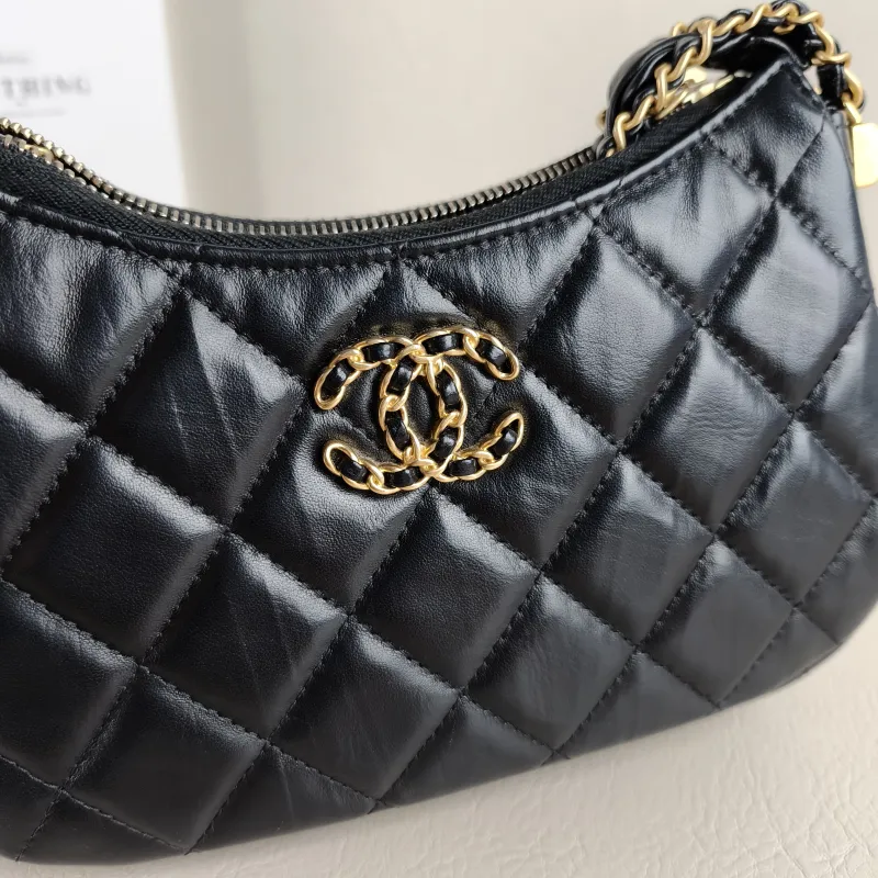 Chanel Shoulder Bag hobo 19 Black Lambskin Small 20 × 4.5 × 13 cm — detail view 6 of 12