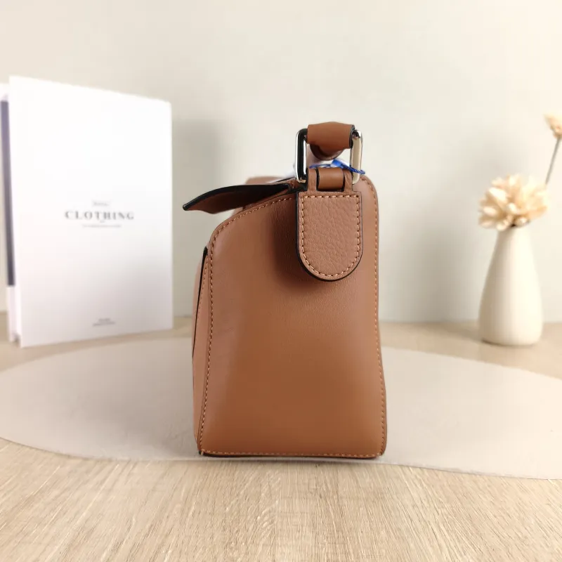 LOEWE Crossbody Bag Puzzle Caramel CC alfskin Small 24 × 10.5 × 16.5 cm — detail view 10 of 13