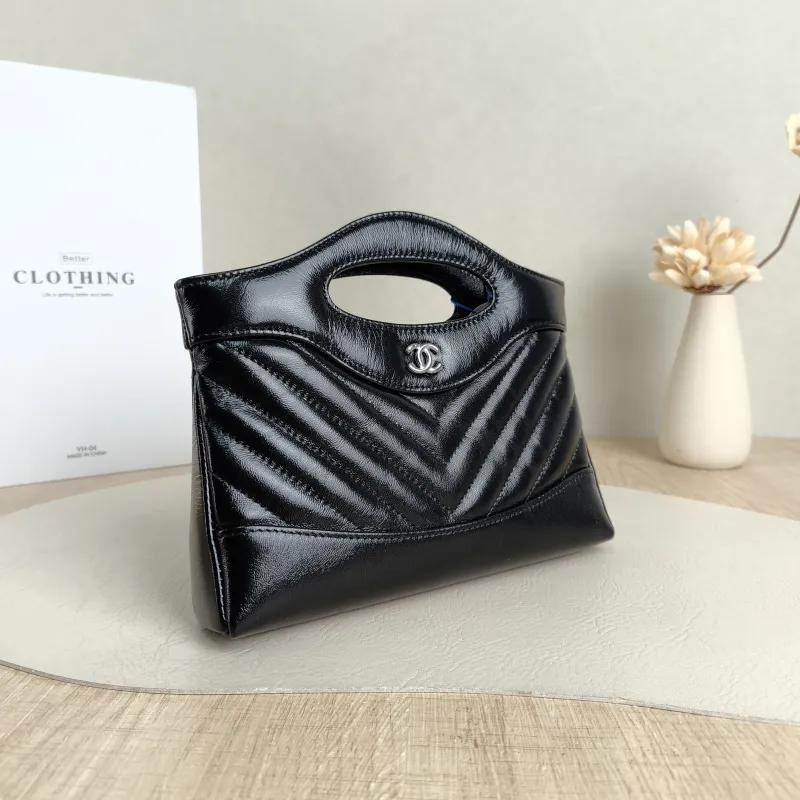 Chanel Shoulder Bag31Bag v Waxed Leather Calfskinnano20.5 × 3.5 × 17 cm — cover view 5 of 5
