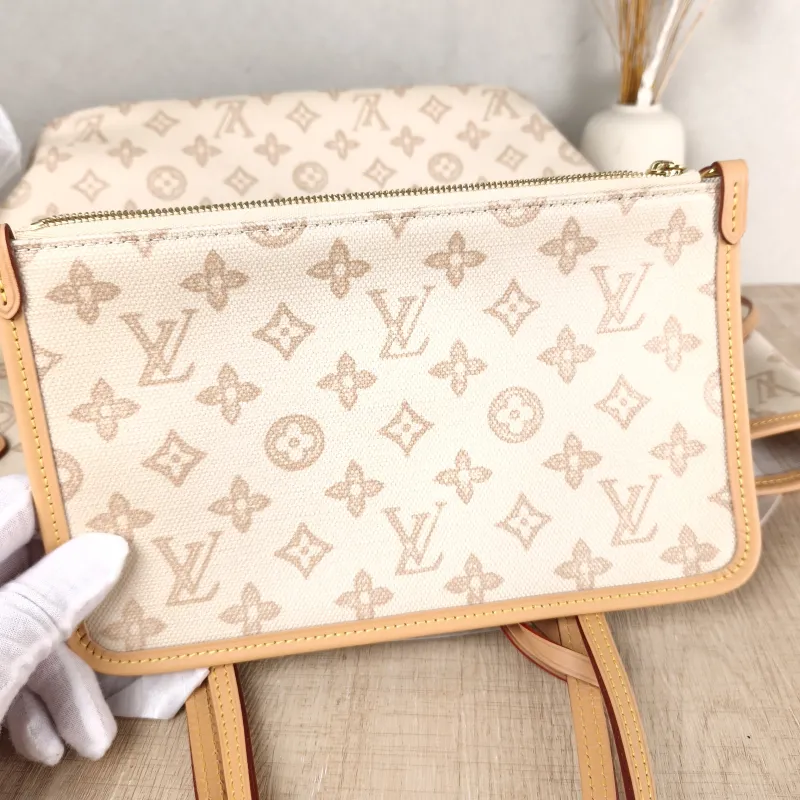 Louis Vuitton Shoulder Bag Neverfull PVC Medium 31 × 14 × 28 cm — detail view 1 of 13