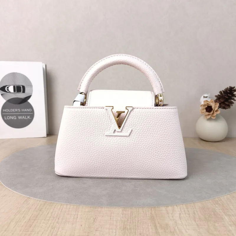 Louis Vuitton Top Handle Bag Capucines East West Pink Calfskinmini22 × 8 × 12 cm