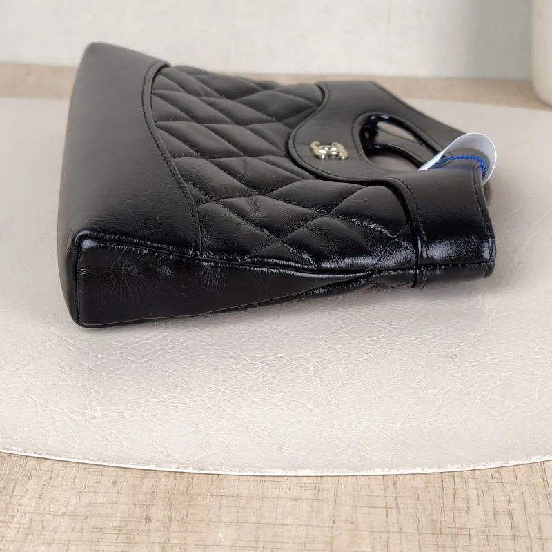 Chanel Shoulder Bag31Bag Black Waxed Leather Calfskinnano20.5 × 3.5 × 17 cm — detail view 2 of 11