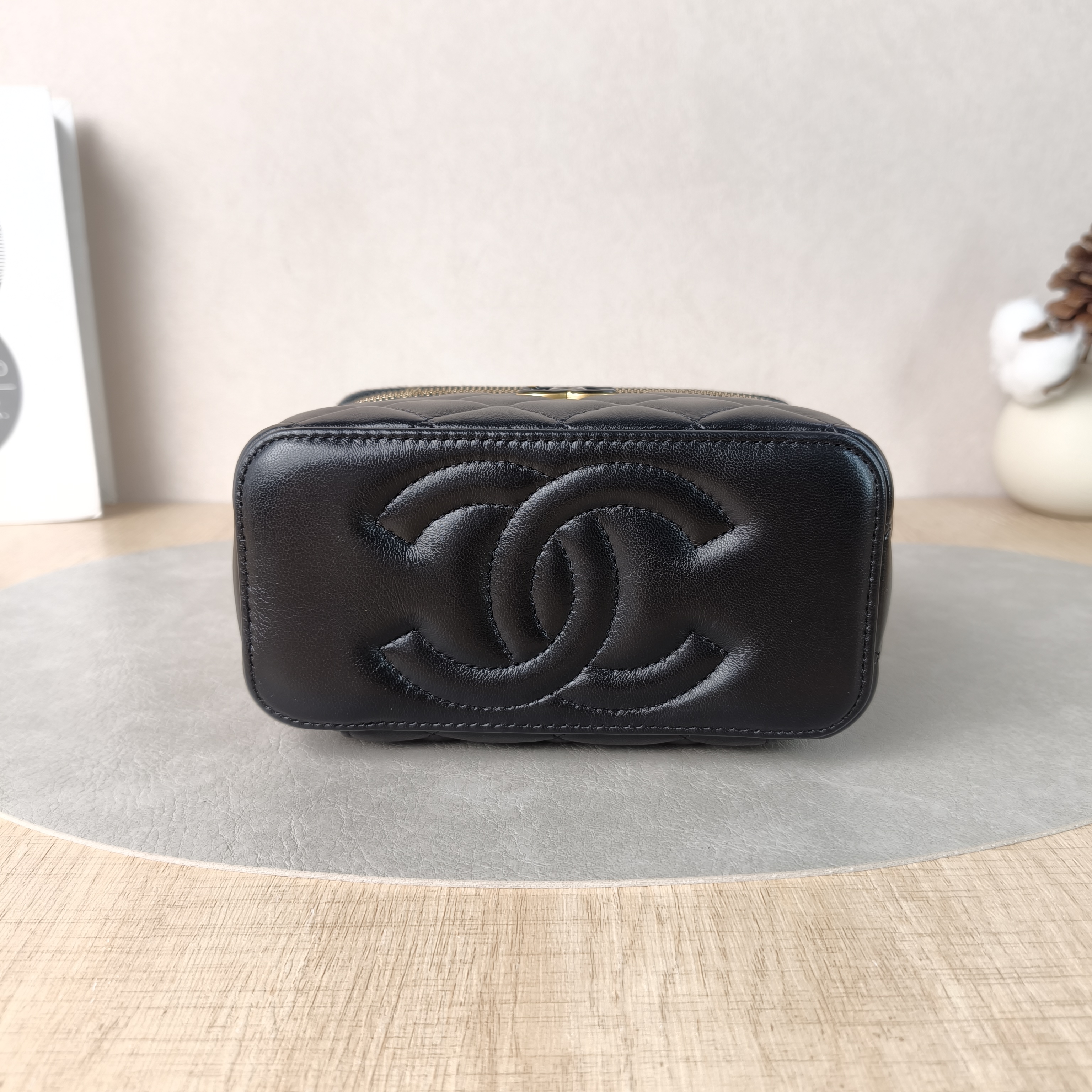 Chanel Crossbody Bag Black Lambskin One Size16 × 8 × 10 cm — cover view 6 of 6