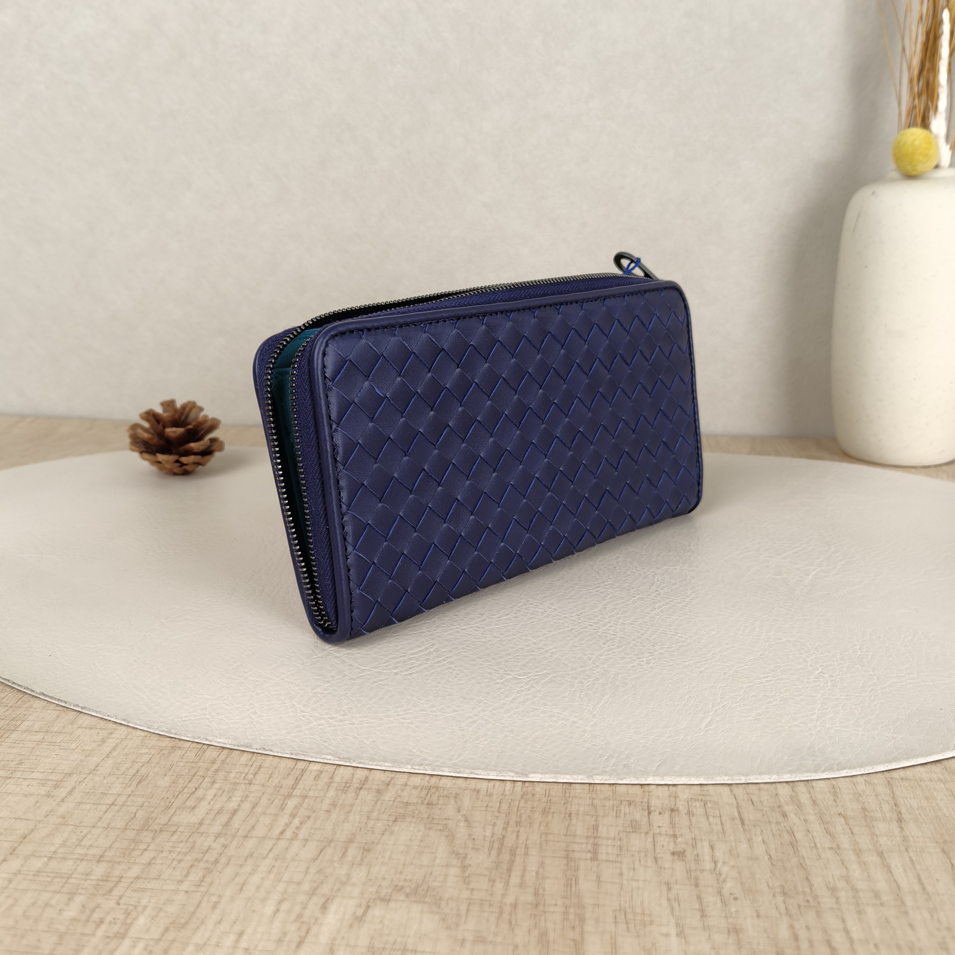 Bottega Veneta Wallet Edition Wallet Blue Lambskin One Size19 × 2 × 10 cm — cover view 5 of 9
