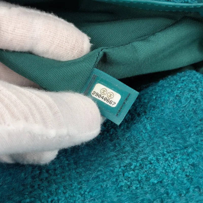Chanel Crossbody Bag 19Bag Green Small 26 × 9 × 16 cm 29 — detail view 1 of 15