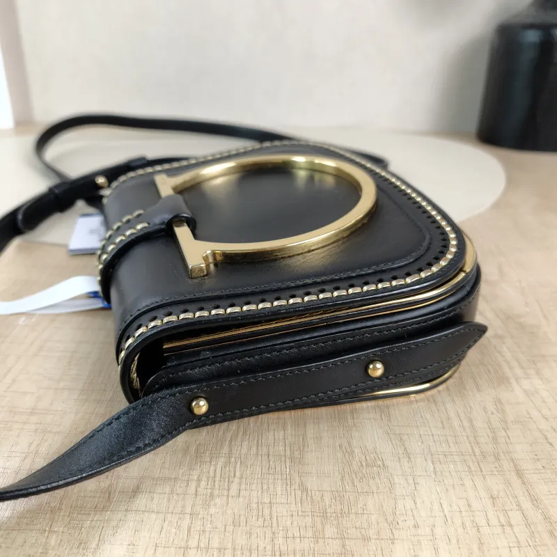 FERRAGAMO Shoulder Bag Shoulder Bag Black Calfskin One Size18 × 5 × 15 cm — detail view 3 of 12