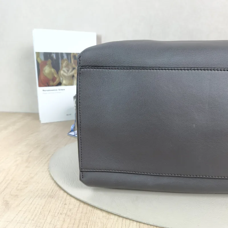 LOEWE Crossbody Bagcubi Crossbody Bag Grey Calfskin One Size44 × 18 × 30 cm — detail view 5 of 10