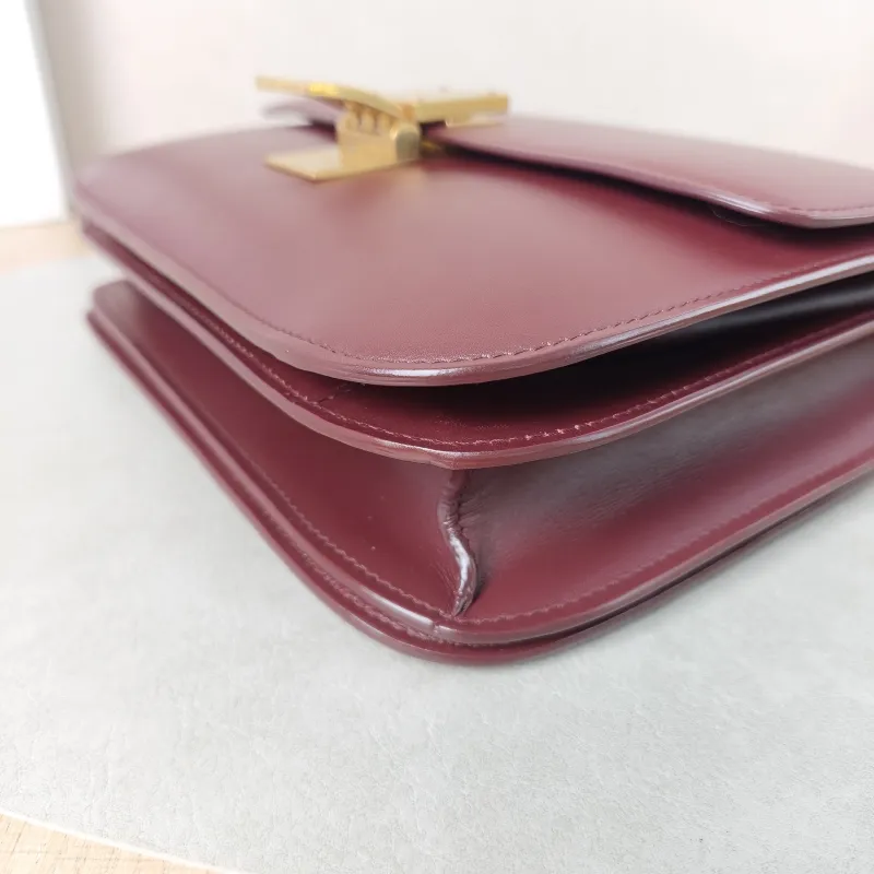 CELINE Crossbody Bag Classic Box Red Calfskin Medium24 × 7 × 18 cm Conditioned — detail view 9 of 11