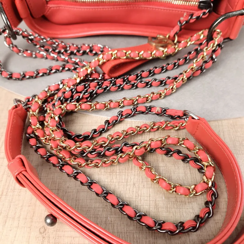 Chanel Crossbody Bag Gabrielle Gabrielle Bag Red CC alfskin Small20 × 8 × 15 cm — detail view 5 of 15