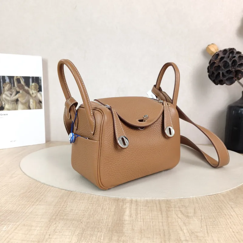 Hermès Crossbody Bag Lindy Mini 19 37 Brown TC Calfskin Mini 19 × 9.5 × 13 cm K — cover view 4 of 5