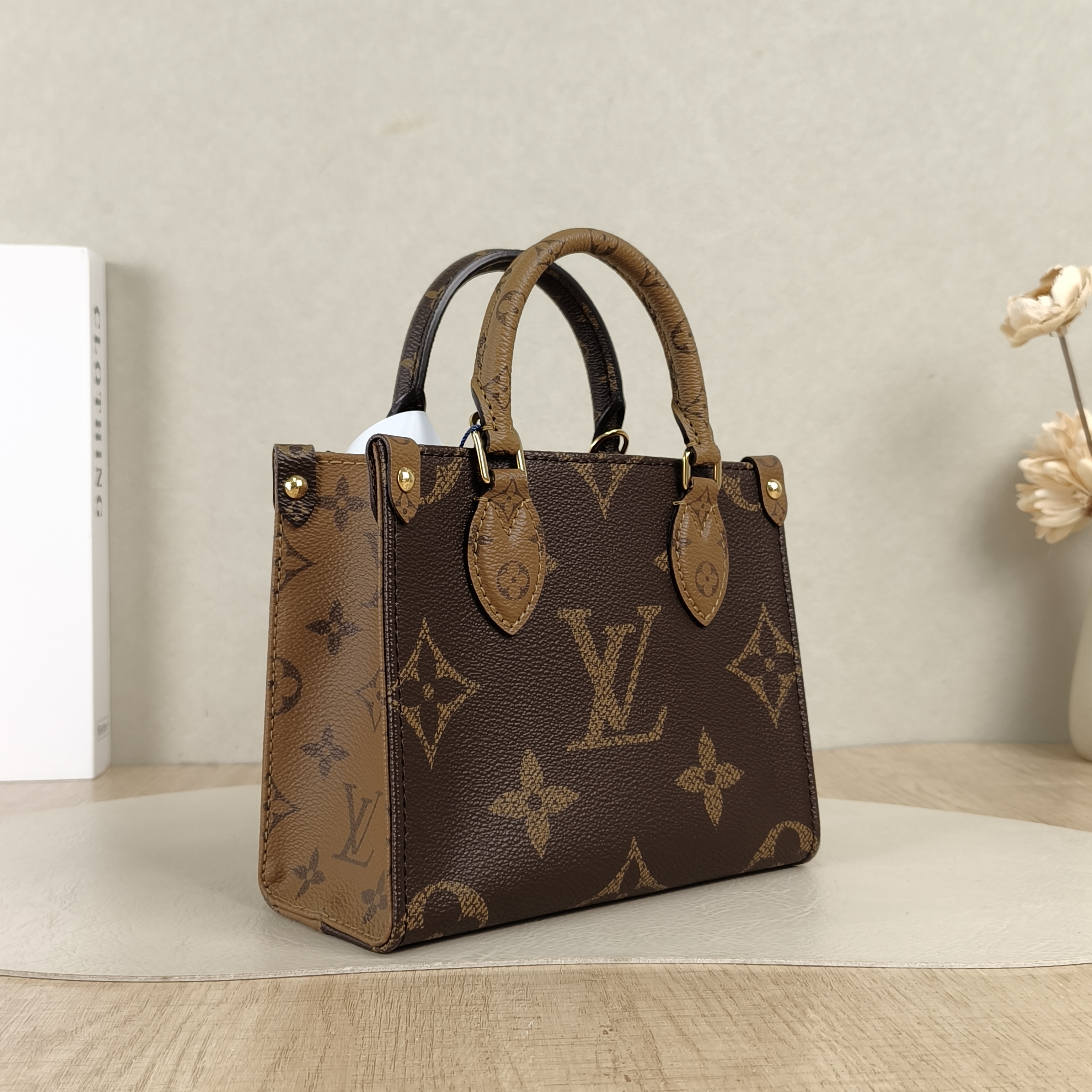 Louis Vuitton Crossbody Bag Onthego BB Monogram PVCBB18 × 8.5 × 15 cm — cover view 3 of 5