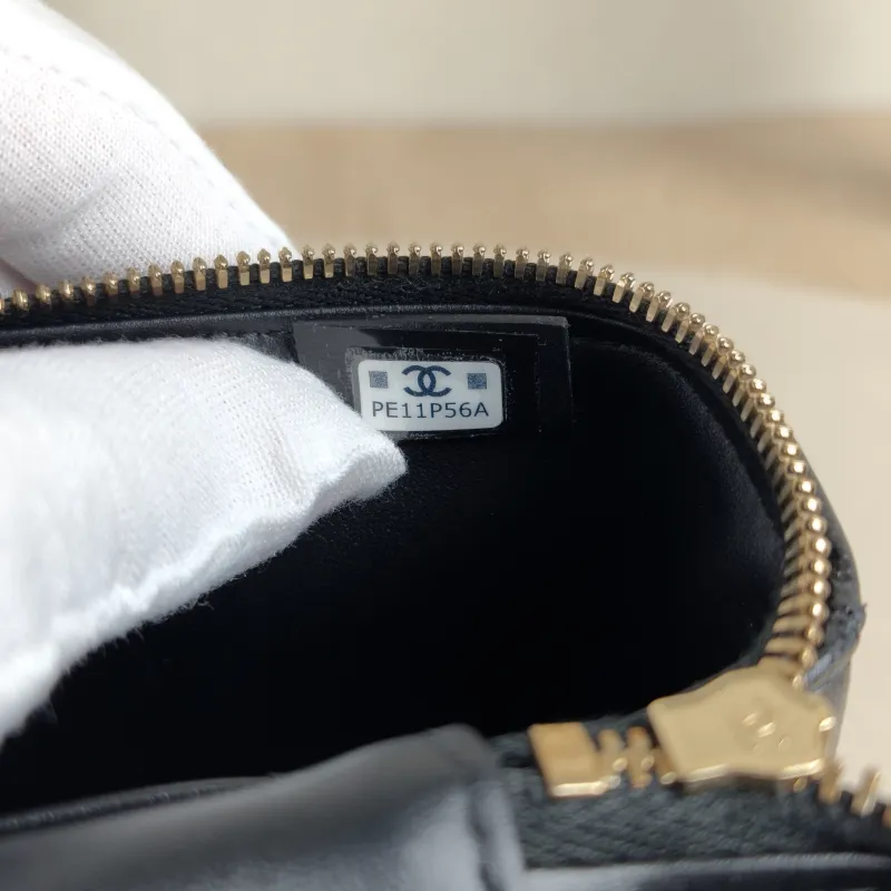 Chanel Crossbody Bag lp Box Bag Top Handle Crossbody Bag Black Calfskin 19.5 × 5 × 12 cm — detail view 1 of 12