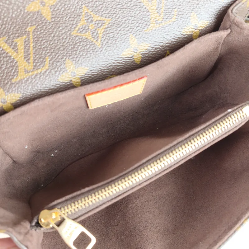 Louis Vuitton Crossbody Bag Pochette Métis East West Monogram PVC Small 21.5 × 6 × 13.5 cm — detail view 6 of 13