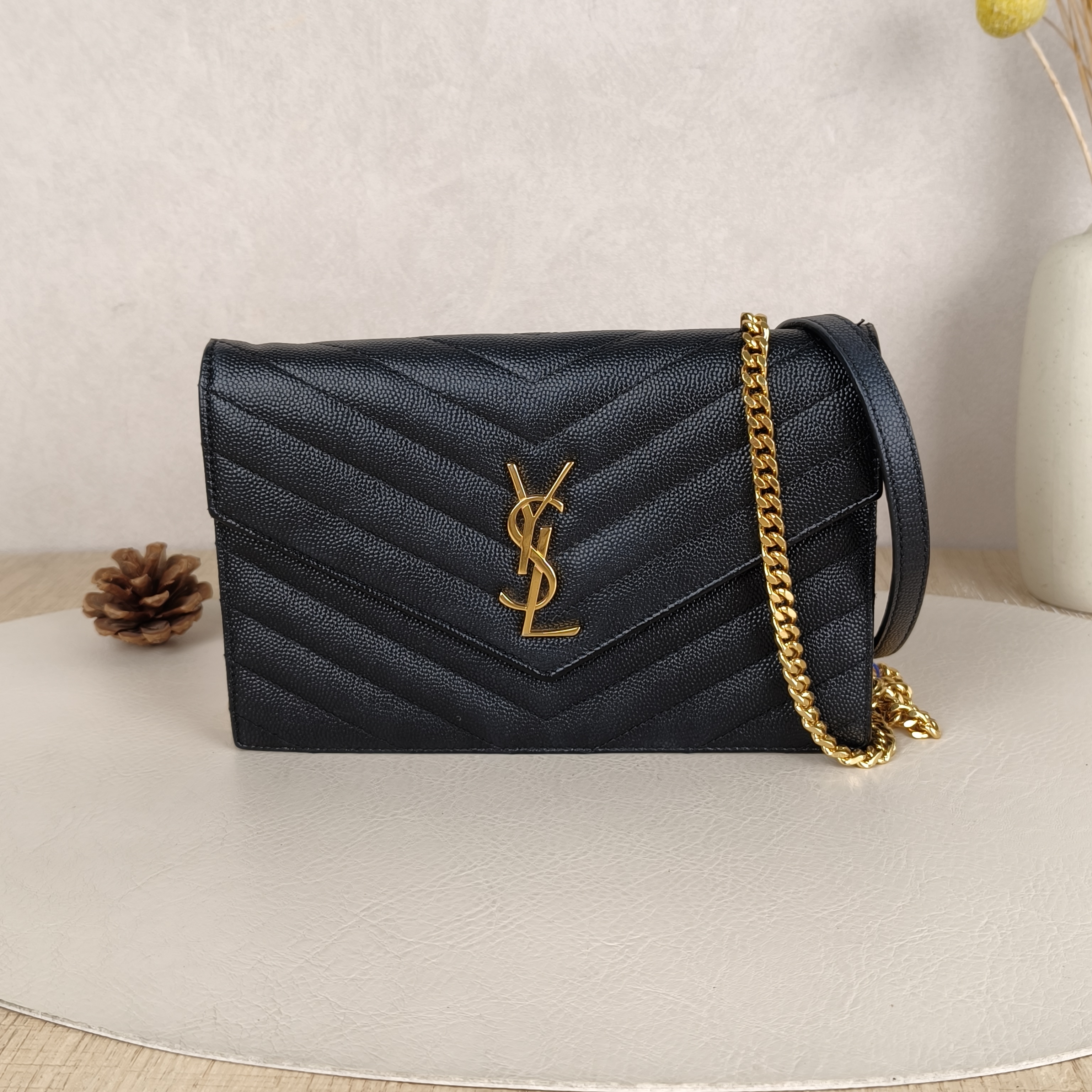 SAINT LAURENT Crossbody Bag CASSANDRE ENVELOPE Black Calfskin Small19 × 4 × 12.5 cm